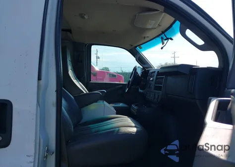 2018 Chevrolet Express 2500 Work Van из США, поврежденный, VIN 1GCWGAFP2J1323221